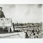 邓小平政委在邯郸举行的南下大军动员大会上讲话。