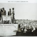 刘伯承、邓小平、薄一波等领导人在邯郸检阅南下部队。